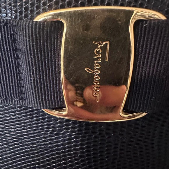 Salvatore Ferragamo Lizard Embossed Vara Tote + Matching Wallet Set • Vintage - Picture 8 of 16